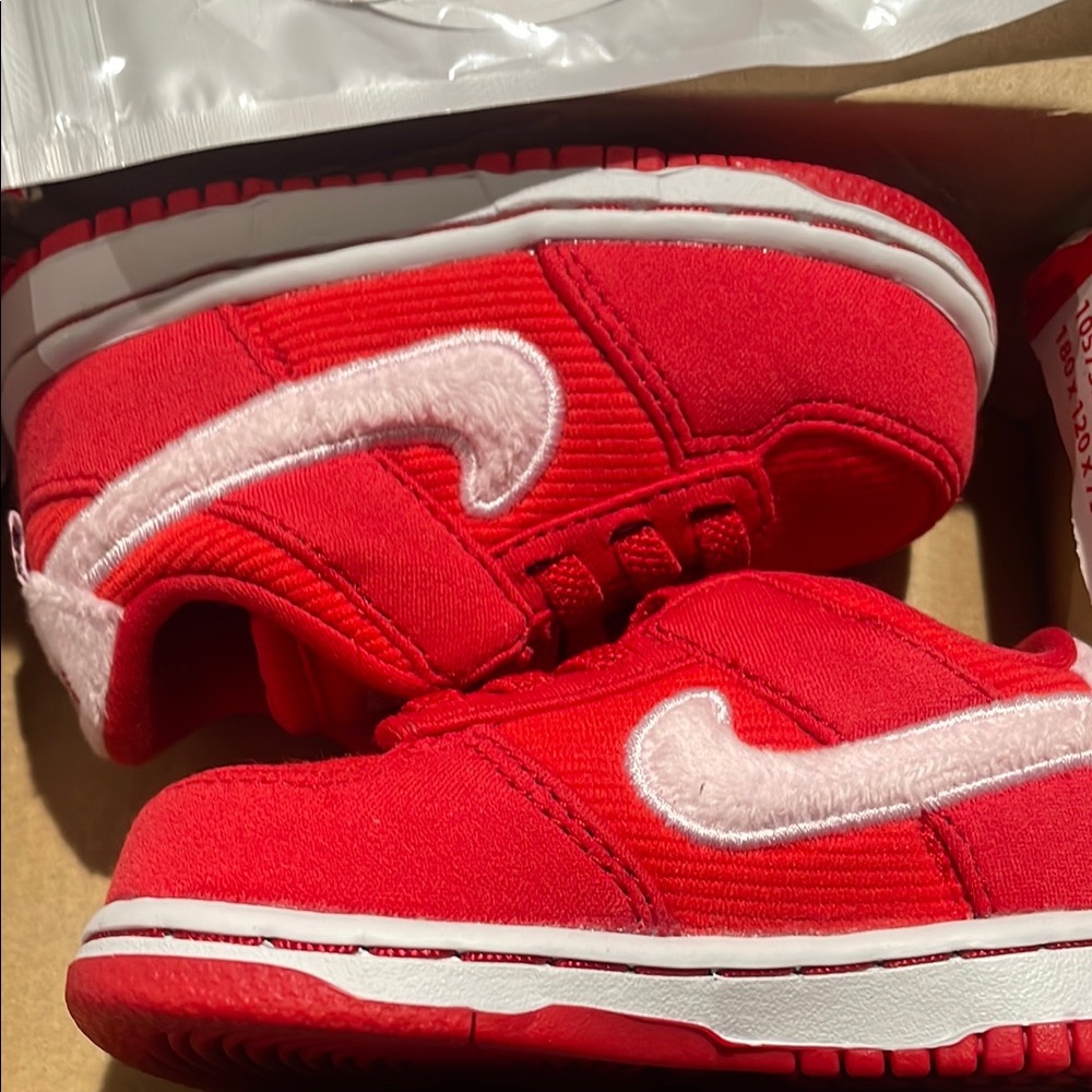 BRAND NEW NIKE AIR FORCE 1s RED